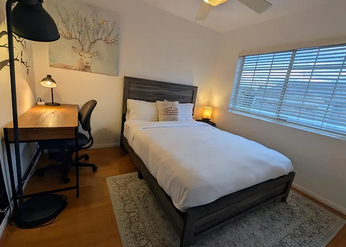 Stylish 4 Bedroom Home Near Venice Beach With Backyard Bbq